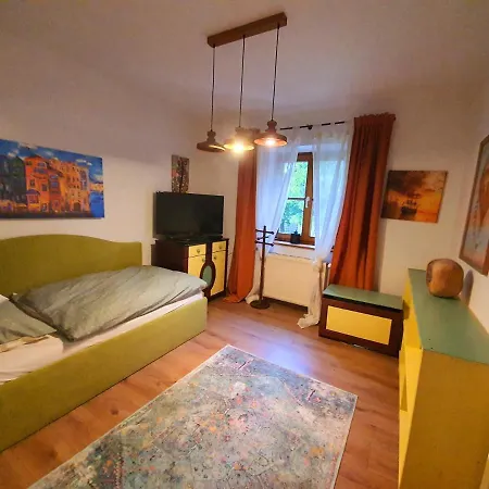 Uriges, Altes Haus In Bester Lage